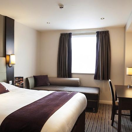 Premier Inn London Wandsworth エクステリア 写真