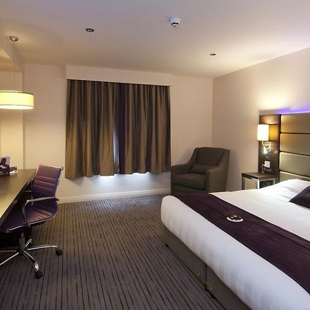 Premier Inn London Wandsworth エクステリア 写真