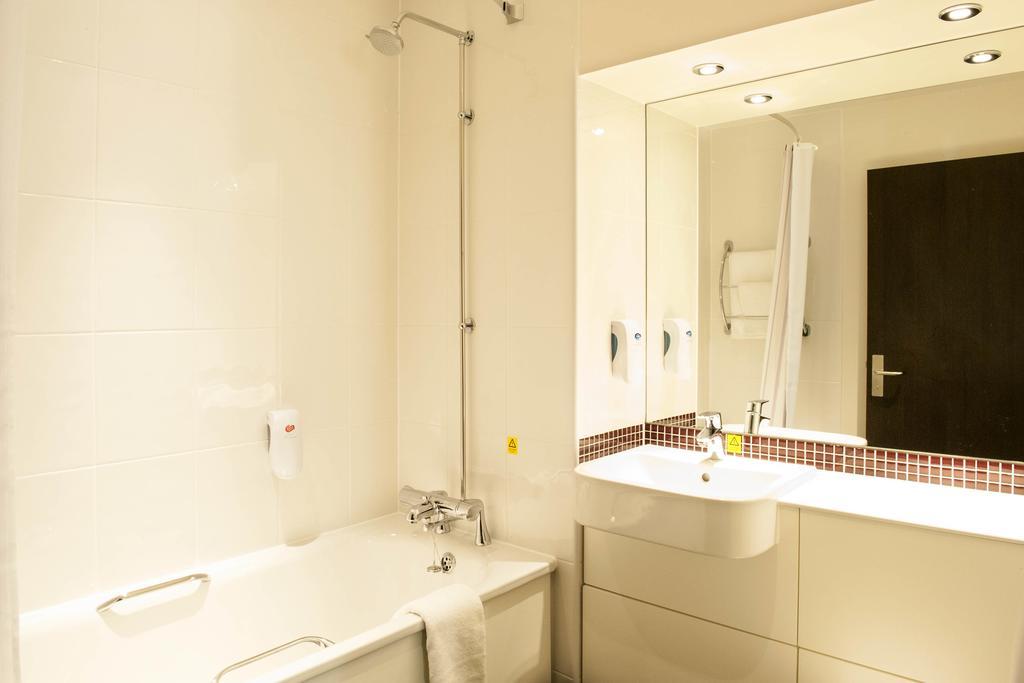 Premier Inn London Wandsworth 部屋 写真