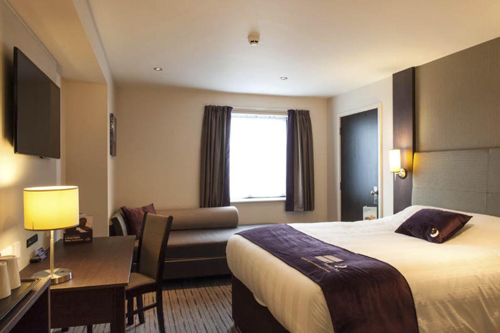 Premier Inn London Wandsworth エクステリア 写真