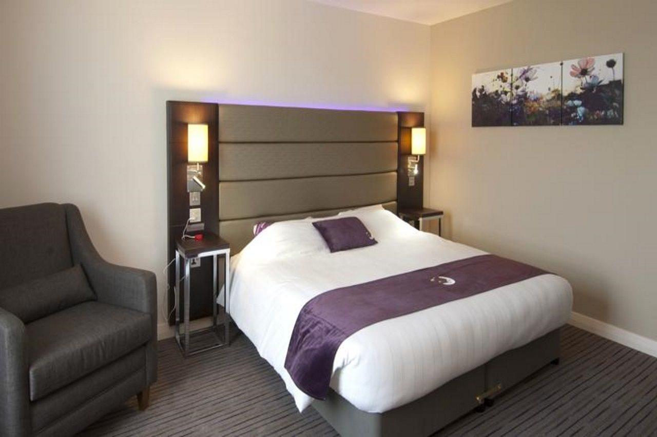 Premier Inn London Wandsworth エクステリア 写真