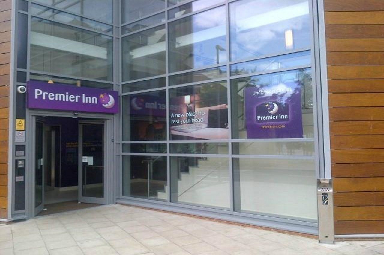 Premier Inn London Wandsworth エクステリア 写真