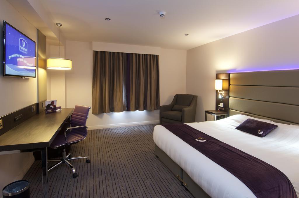 Premier Inn London Wandsworth エクステリア 写真