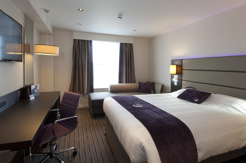 Premier Inn London Wandsworth エクステリア 写真