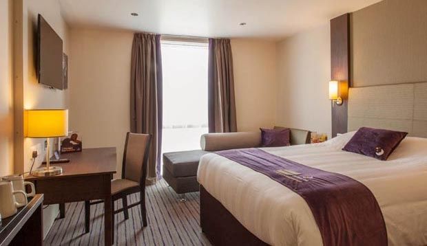 Premier Inn London Wandsworth エクステリア 写真